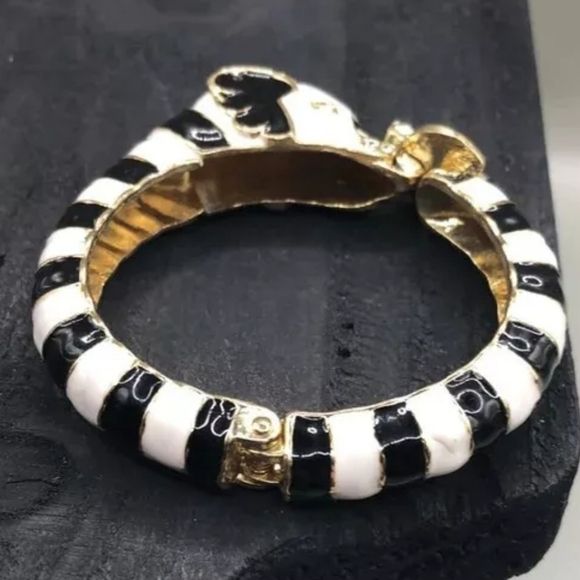 Vintage black and white elephant clamper bracelet statement style - Picture 5 of 8